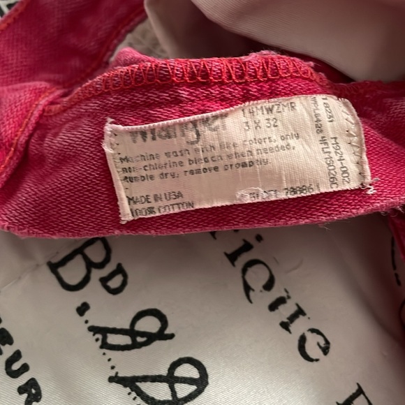 Wrangler pants the symbol of wrangler came off due to wearing all the time - Picture 2 of 5